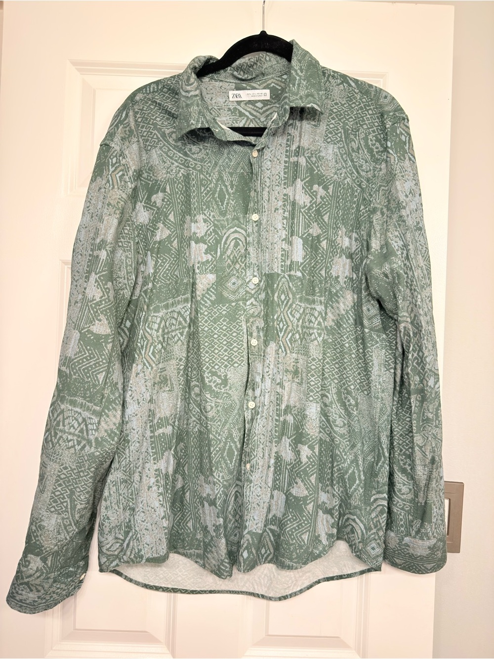Zara Men's Sage Green Patterned Button-Down Shirt
